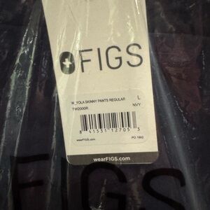 Women’s FIGS Navy Skinny Pants L Brand New **Tags Attached